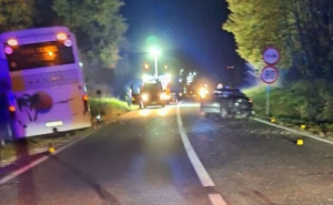 Detalji teške nesreće kod Prijedora: Otac i sin smrtno stradali u sudaru autobusa i automobila