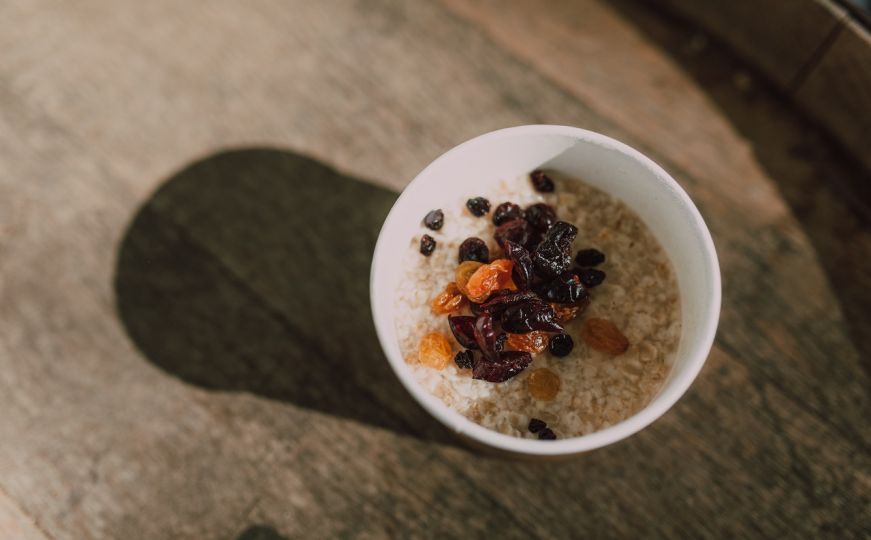 Zdravo i brzo: Zobena kaša će biti kremastija ako tokom kuhanja dodate 2 sastojka