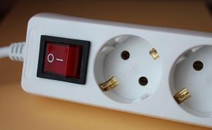 Jako je opasno: Ove aparate nikad ne uključujte u produžni kabl