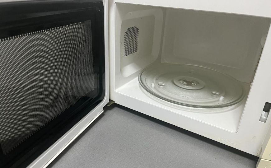 Genijalan trik za čišćenje mikrovalne: Treba vam samo jedna namirnica