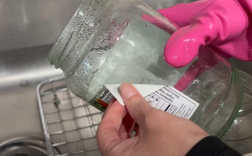 Brzo rješenje za čišćenje tegli: Najefikasniji način za skidanje etiketa