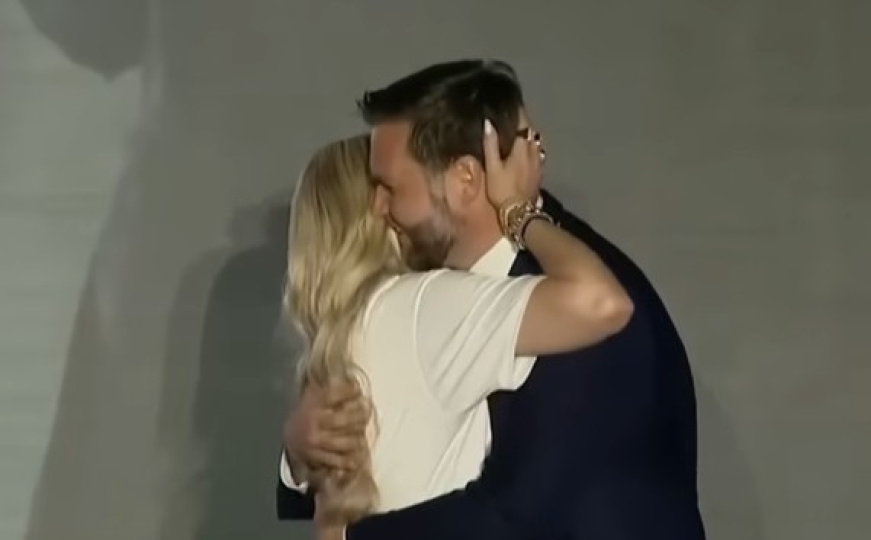 Neprimjereno ili? Snimak JD Vancea i Erike Kirk postao viralan, svi govore o jednom detalju