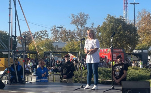 Skup u Novom Sadu prepun emocija: Majka stradalog dječaka najavila da kreće u štrajk glađu