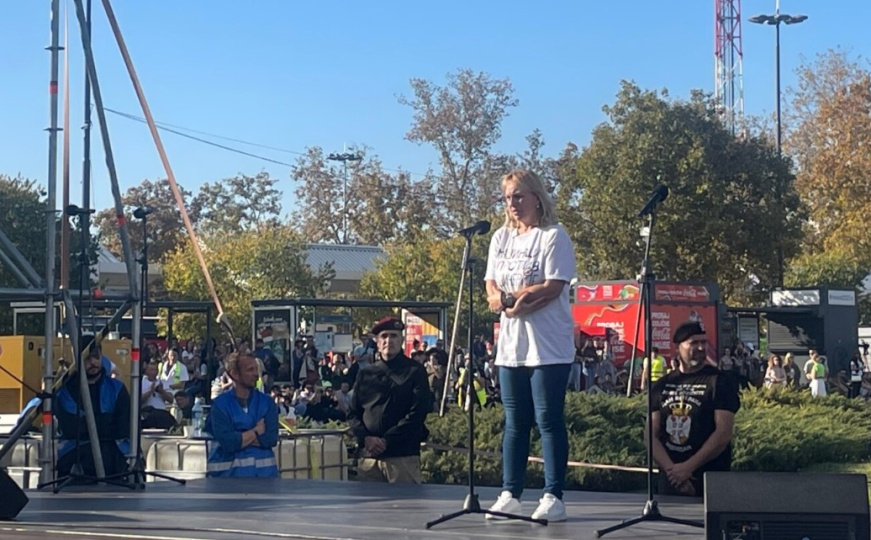 Skup u Novom Sadu prepun emocija: Majka stradalog dječaka najavila da kreće u štrajk glađu