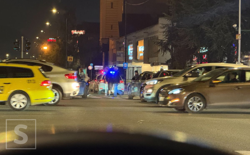 Udes na glavnoj ulici u Sarajevu: Nastala gužva u saobraćaju
