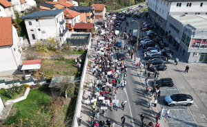 Tuzla je ustala: Veliki broj građana u protestnoj šetnji traži pravdu i preuzimanje odgovornosti