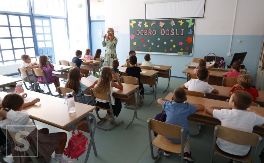 Učenici u KS od danas ponovo će na online nastavu: Roditelji i nastavnici negoduju