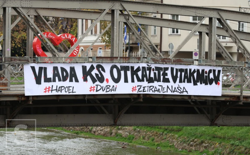 Građani Sarajeva transparentom poslali poruku Vladi KS: "Otkažite utakmicu"