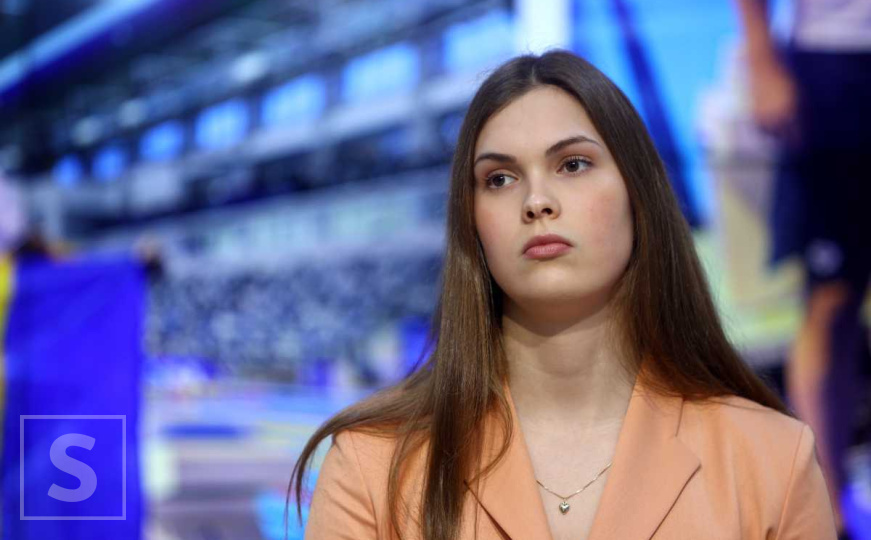 Lana Pudar objavila fotografiju i jasno otkrila na čijoj je strani