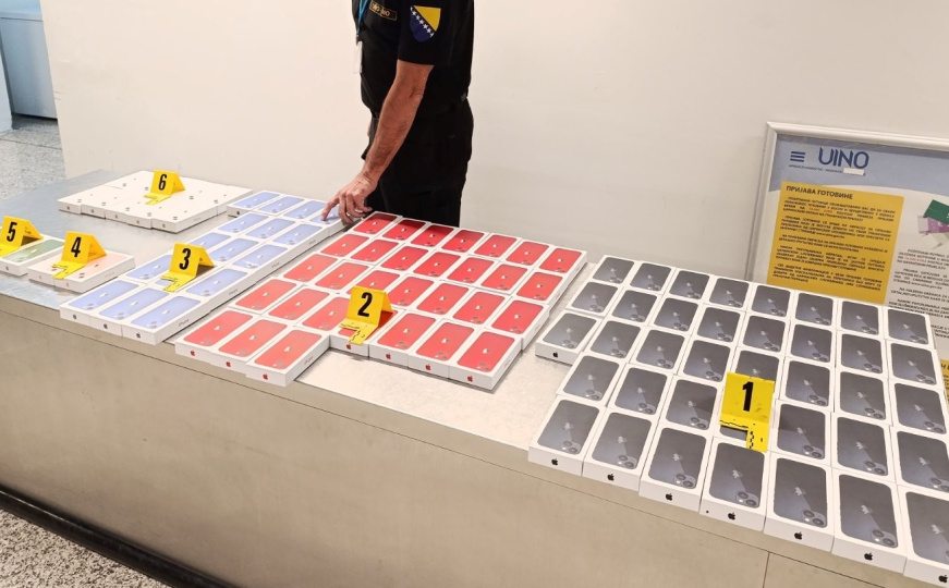 Na Aerodromu Sarajevo zaplijenjena 123 iPhonea: Bračni par ih "švercao" na letu iz Istanbula