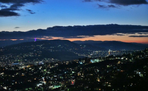 Dok grad tone u noć: Pogledajte slike Sarajeva pod plaštom zalaska sunca