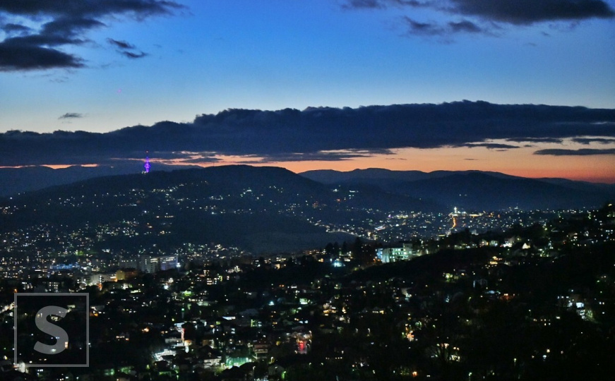Dok grad tone u noć: Pogledajte slike Sarajeva pod plaštom zalaska sunca