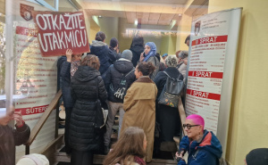 Protesti ispred Vlade KS, građani oštro poručuju: "Bez gostoprimstva genocidnim državama"