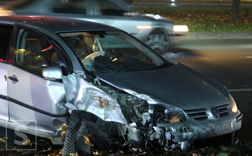 Saobraćajna nesreća u Sarajevu: Učestvovala dva vozila, jedna osoba povrijeđena