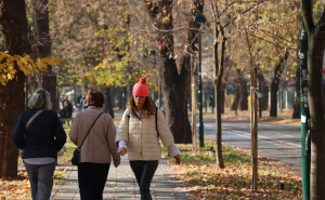 Jesenje sunce u Sarajevu: Građani iskoristili vrijeme za šetnju nakon jutarnje magle
