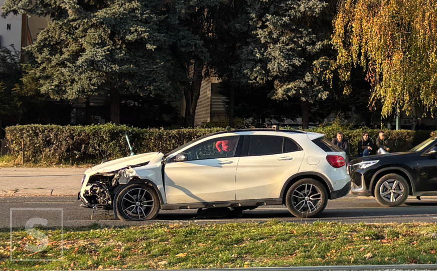 Saobraćajna nesreća u Sarajevu: Pričinjena veća materijalna šteta, stvorila se gužva