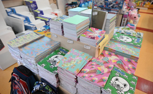 Humanost iz Kanade: Učenici iz povratničkih zajednica u Prijedoru dobili školski pribor