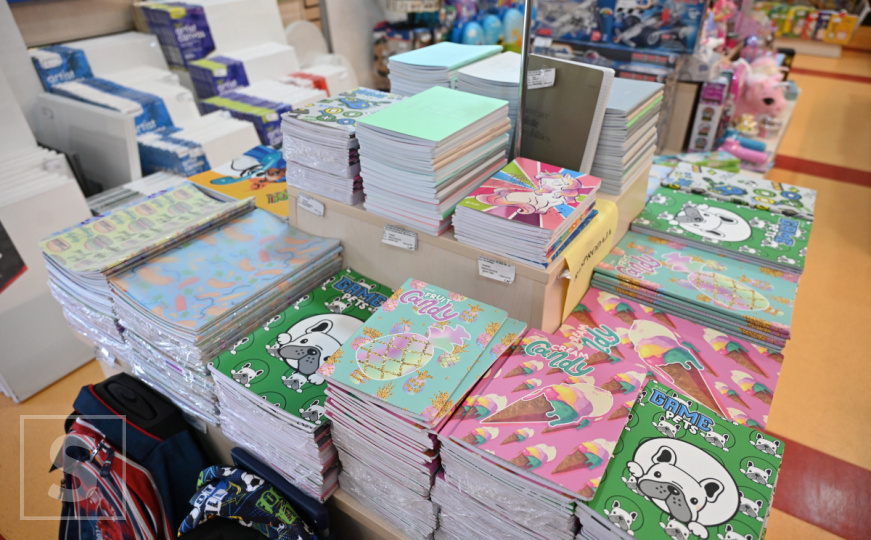 Humanost iz Kanade: Učenici iz povratničkih zajednica u Prijedoru dobili školski pribor