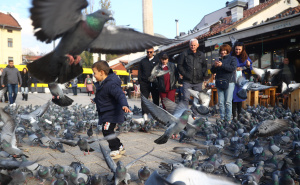 Sarajevo u novembru: Magla 'otjerana', zrake sunca oživjele grad