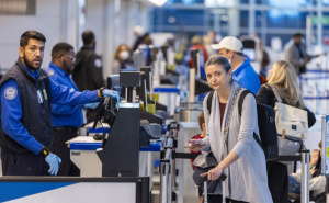 Hiljade putnika čeka na aerodromima: Otkazani letovi širom SAD-a zbog gašenja vlade