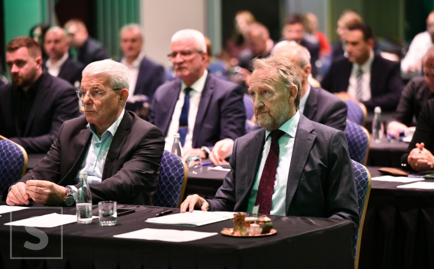 U Sarajevu počela sjednica Glavnog odbora SDA: Pogledajte ko je sve došao