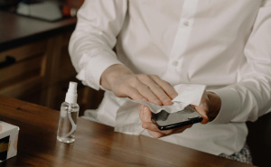 Savjeti stručnjaka: Najsigurniji način da očistite svoj mobitel i produžite mu vijek