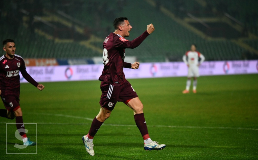 Bralić glavom pogađa: Sarajevo vodi protiv Borca u uzbudljivom derbiju