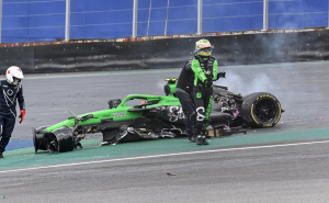 Drama na utrci Formule 1: Bolid razbijen do neprepoznatljivosti