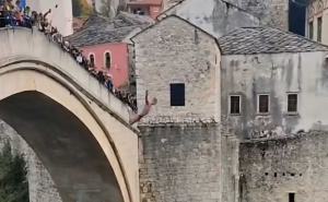 U znak sjećanja na tužni dan njegovog rušenja: Sa Starog Mosta izveden skok bez aplauza