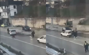 Uznemirujuće | Novi snimak drame kod Velike Kladuše: Suvozač sjeo za volan pa počeo da gazi ljude