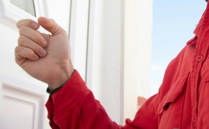 Svi to radimo: Znate li zašto kucamo o drvo?