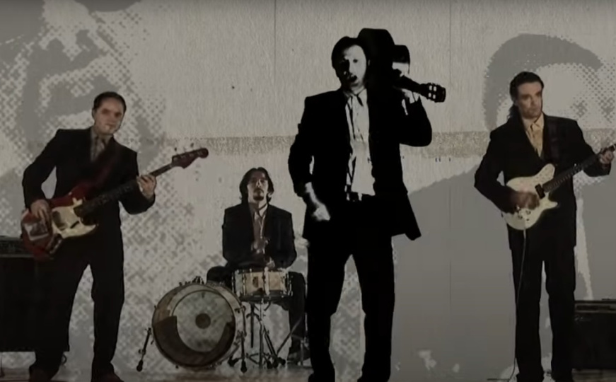 "Svi vide, niko da prizna koja to gazi nas čizma...": Letu štuke i "Minimalizam"