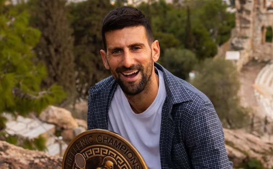 Nije mogao bez 'njih'
#NovakDjokovic #Tenis