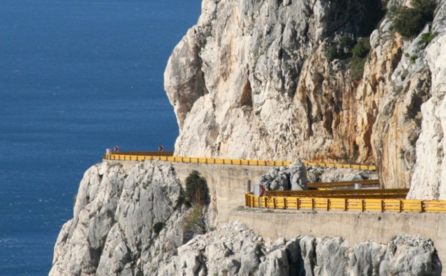 Omiljena cesta putnicima iz BiH
#hrvatska #makarska #saobracaj