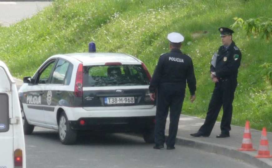 Nesreća u BiH: Učestvovala dva vozila, saobraćaj obustavljen na M-4