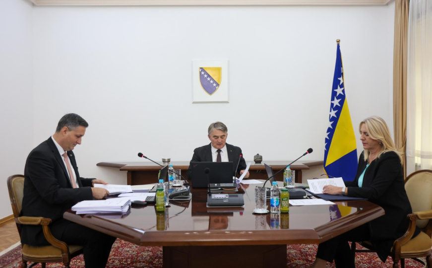 Oglasili se Komšić i Bećirović nakon usvajanja budžeta: Povećan je iznos novca za Oružane snage BiH