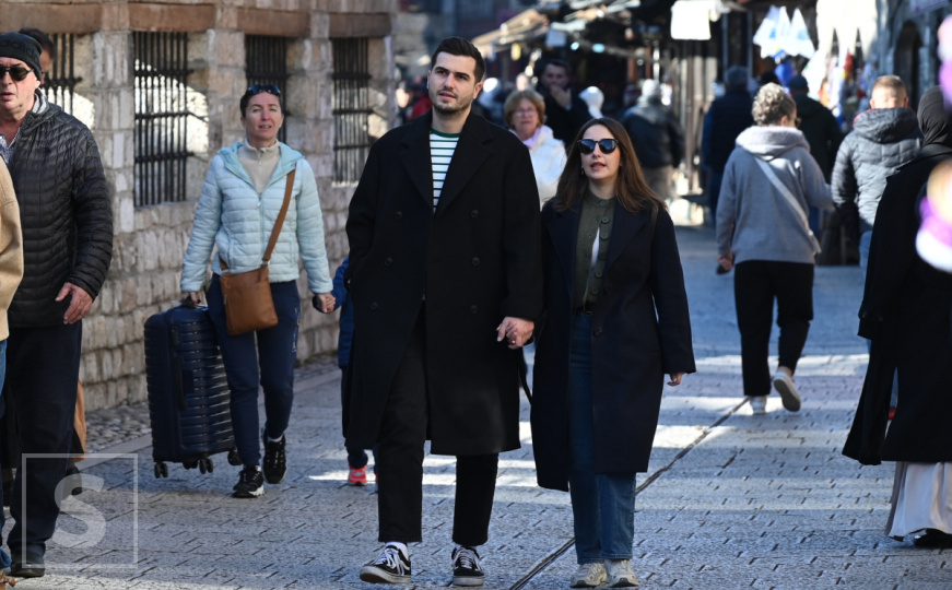 Novembarsko sunce miluje ulice Sarajeva: Prošetajte sa nama Baščaršijom