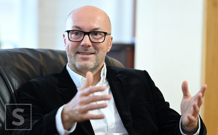 Razgovarali smo o bilateralnim odnosima dvije zemlje, evropskom putu BiH i izazovima pred nama, nedavnoj deeskalaciji, ali i o Srebrenici te čvrstom slovačkom stavu u vezi s negiranjem genocida...
(FOTO+VIDEO) #RomanHloben 
@SlovakEmbBiH @mfa_bih