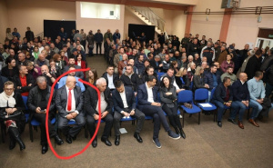 Sjena jezivog zločina: Pogledajte kakav monstrum sjedi 'rame uz rame' sa SNSD-ovcima