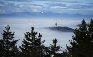 Sarajevo se ponovo guši: Zrak na više lokacija jako zagađen, izdate preporuke za građane