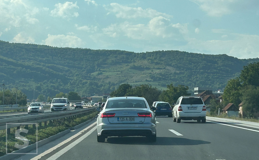 Radovi na autoputu A-1: Zbog oštećenja na asfaltu zatvorene izlazne trake kod Bradine