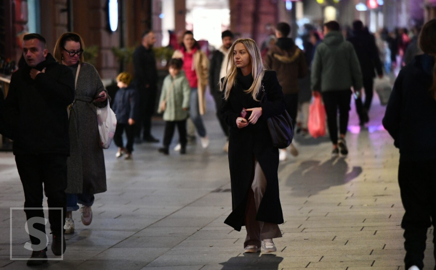 Noć se spustila u grad: Prošetajte s nama ulicama Sarajeva