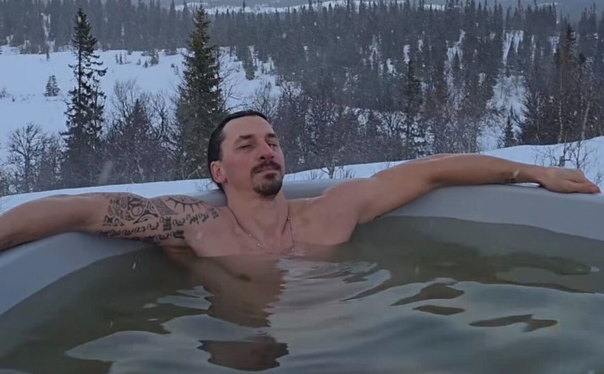 Zlatan Ibrahimović uživa u snježnoj idili: Opušta se u jacuzziju na otvorenom dok pada snijeg