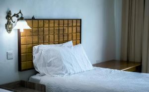 Vratite svojim jastucima stari sjaj: Potrebna vam je samo teniska loptica