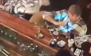 Djevojci ukraden novčanik u poznatom pubu u Sarajevu: Prepoznajete li lopove?