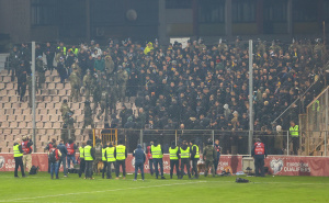 Rumuni pokušali izazvati incident u Zenici: Skandirali "Srbija, Srbija", reagovala policija