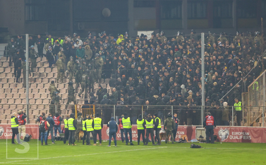 Rumuni pokušali izazvati incident u Zenici: Skandirali "Srbija, Srbija", reagovala policija