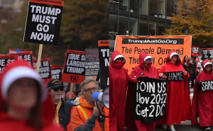 Protesti kod Bijele kuće u Washingtonu: "Trump vodi zemlju u pogrešnom smjeru"