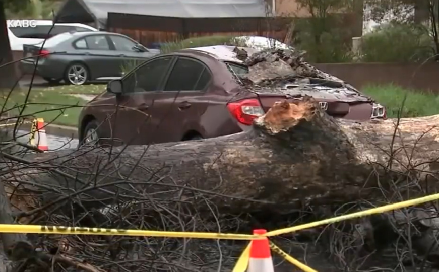 Smrtonosna oluja zahvatila južnu Kaliforniju: Jedna osoba poginula