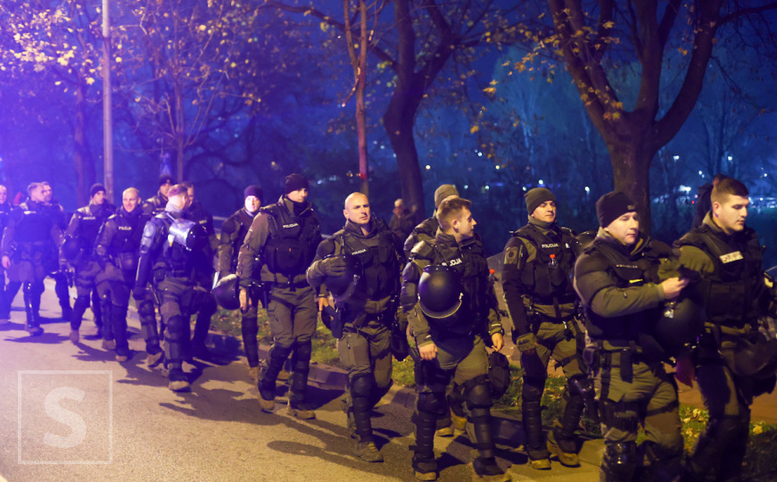 Premijer ZDK razotkrio plan: 'Rumunski navijači pokušali unijeti rekvizite s likom Ratka Mladića'